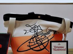 -Vivienne Westwood(上海来福士广场店)