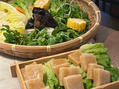 -尚尚仙·酸汤猪手·猪肚鸡火锅(华联万柳购物中心店)