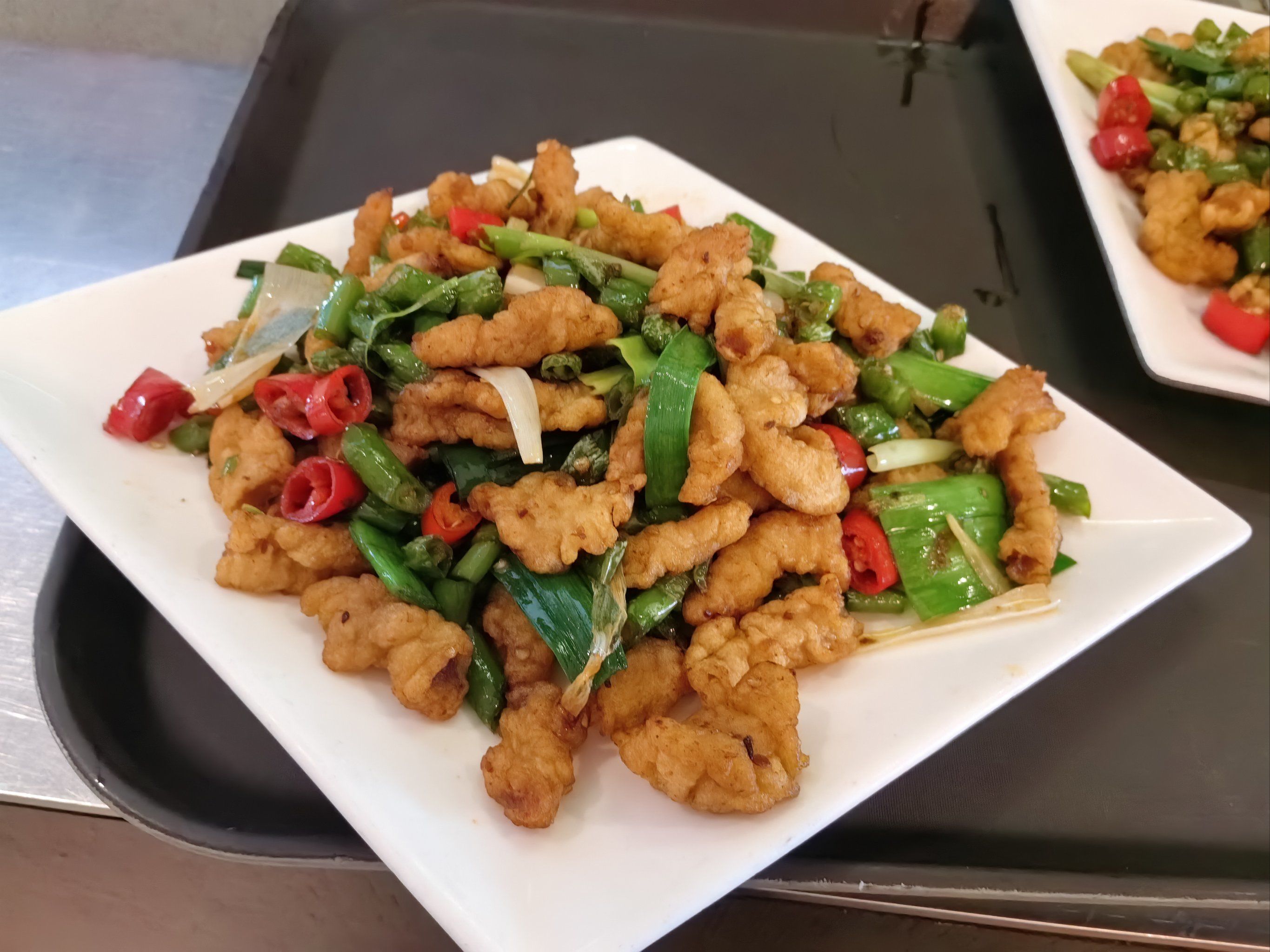 玲玲餐馆：美食之路上的一道风景