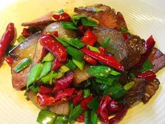 -阿瓦山寨·湘菜现炒·剁椒鱼头王(咸阳总店)