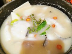 酸汤煮嫩滑鱼片-小大董·烤鸭(五棵松店)