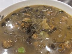 小鸡蘑菇炖粉丝-九妹农家大铁锅东北菜(江湾店)