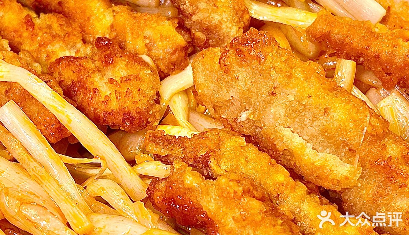 麦当劳也出卷饼了！脆笋+小酥肉cp