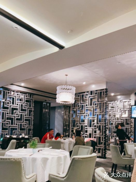 海湾壹品·粤菜·早茶·烤鸭(拱北店)大堂图片