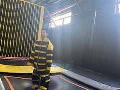 -嘿哟动霸CHUA·新潮玩运动娱乐中心·蹦床滑冰团建乐园