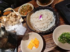 -老牌坊云南鱼豆花火锅(爱建店)