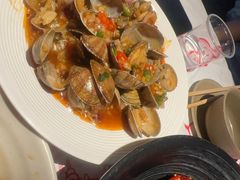 -肥肥虾庄·金牌油焖大虾(汉街SKP店)