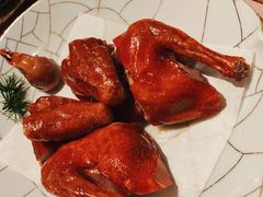 脆皮乳鸽-新荣记(BFC外滩金融中心店)
