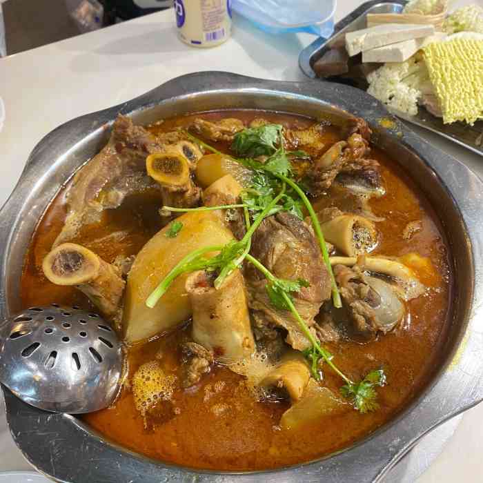 骨三味酱大骨自助火锅-"酷爱吃牛肉,12月去鄞州南苑天源巷的一家.