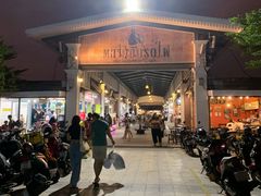 -席娜卡琳火车铁道夜市