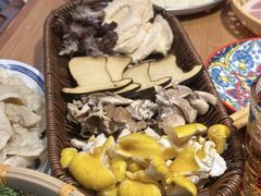 -洱火云南酸菜牛肉火锅(石景山当代商城店)