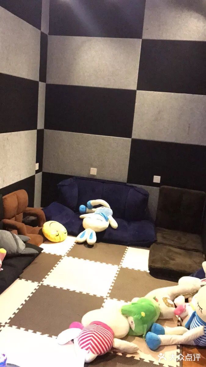 来更新我的四月游记啦！！！在长沙五一广场溜达时发现这