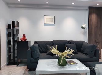 屋主是位小学老师，有个可爱的女儿，两居室的房子平时3