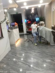 点击看大图 -七分屋LA·烫发·染发·剪发