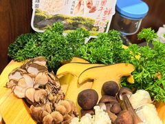 -楠小云·云南鲜牛野生菌自助火锅(九眼桥店)