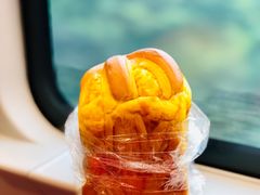 醇奶南瓜泥咸蛋手撕包-啊噗吐呦现场烘焙(麦凯乐店)