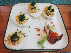 酿鸡蛋沙拉配鱼子酱-帕歌西班牙餐厅paco tapas