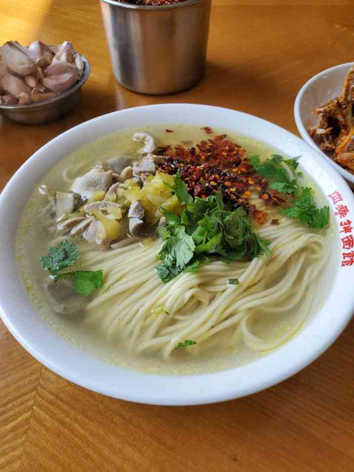 四季抻面馆风味名店(理工大学店)-"店面不是很大,和老四季的店面比较