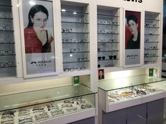 -提一眼镜·蔡司·依视路(小寨店)