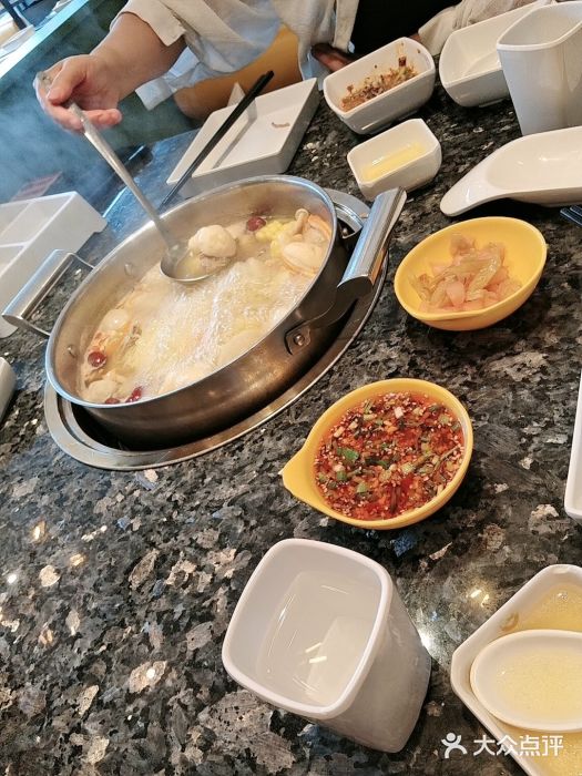 一席地·本地鸡窝·杭帮鸡火锅(萧山银隆百货店)图片