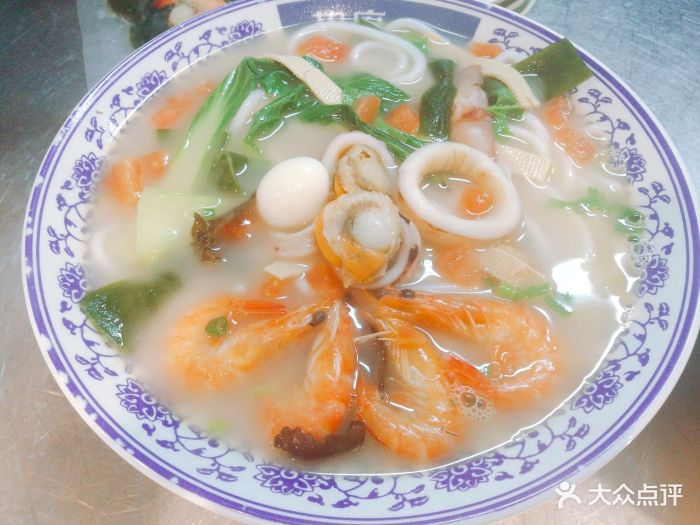 蒙自源过桥米线一品海鲜米线图片 - 第1张