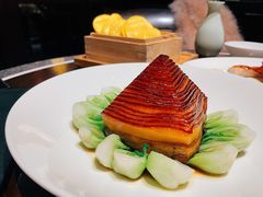 金牌扣肉配玉米饼-杭州西子湖四季酒店·金沙厅
