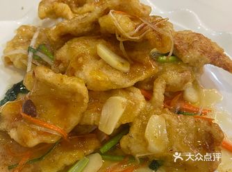 「石老人」「锅包肉」位置在石老人这边的苗岭路地铁站b