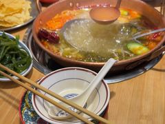 -洱火云南酸菜牛肉火锅(石景山当代商城店)