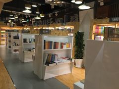-新华里咖啡书吧(新华书店小寨店)