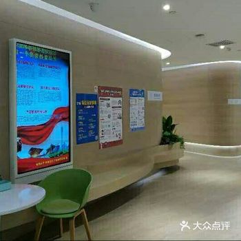 最近牙龈肿痛，来这里看看医生