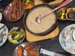 -何妹湿辣牛肉·粤式烧烤砂煲(桂雅路店)
