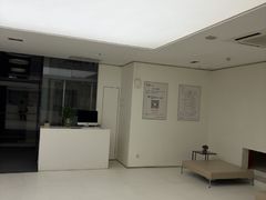 -卡罗酒店(东门晒布地铁站店)