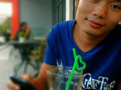 长的不是很帅的同学被我偷拍的，啊哈哈-香草叶披萨·咖啡·啤酒(翰林邻里中心店)