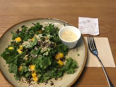 羽衣甘蓝芒果沙拉-HELLO 27 意面·沙拉·帕尼尼