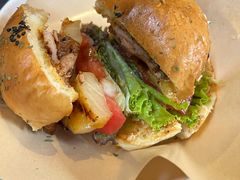 美式经典牛肉汉堡-shark burger·鲨鱼汉堡(交子大道店)