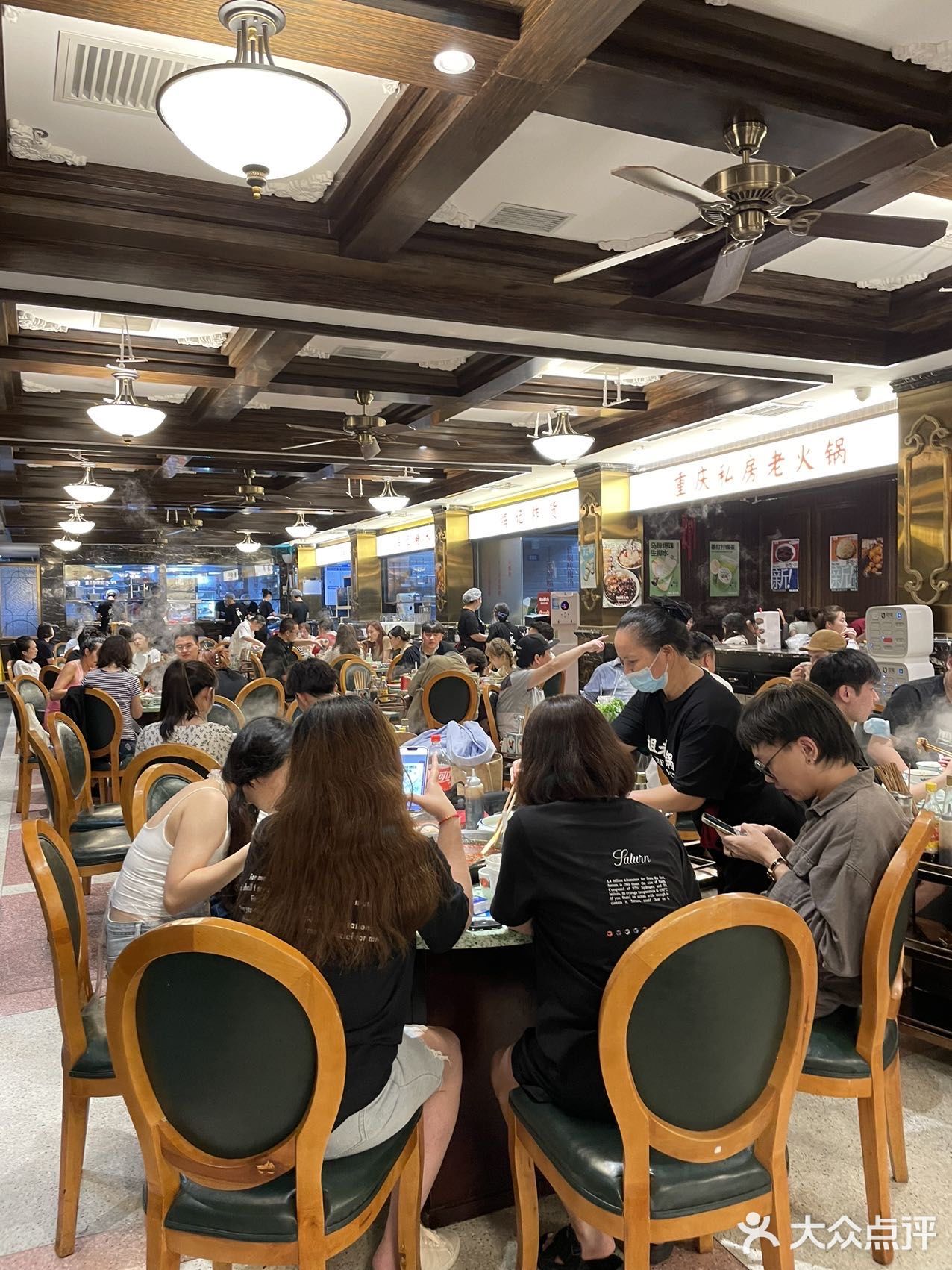 魔都必吃的鸿姐老火锅｜开在闹市的烟火气
