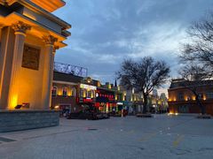 -布尔津河堤夜市