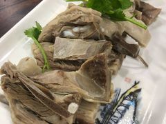 手抓羊排-清真·伊清阁餐厅