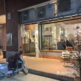 这家咖啡店的环境还不错！