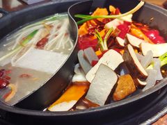 骨汤红油鸳鸯锅-赵美丽·重庆社区火锅·直营店(火车东站·中豪国际店)