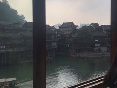 -临江餐馆二楼美食部落