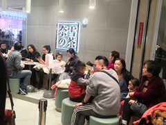 等位区-奈雪的茶(亨特国际广场店)