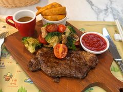 扒美国西冷牛排配黑胡椒汁-北京贵宾楼饭店 红墙咖啡厅