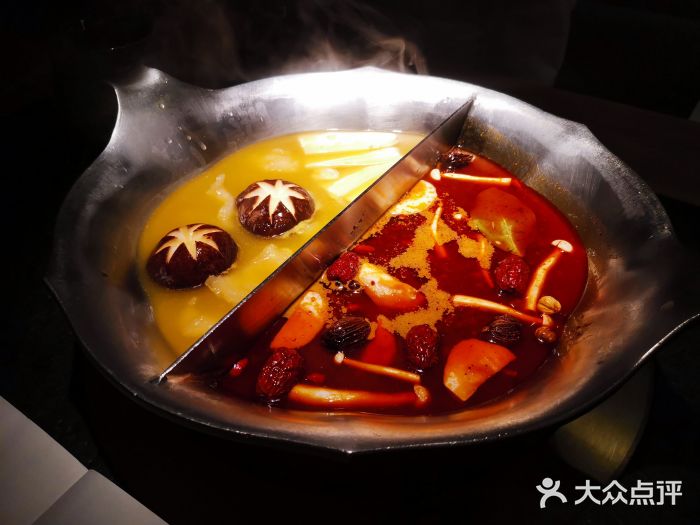 凑凑火锅·茶憩(天环广场店)红颜花胶鸡锅底图片