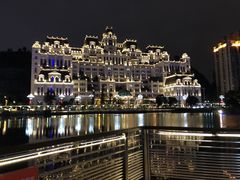 -凤凰路何眼镜香辣蟹(花果园店)