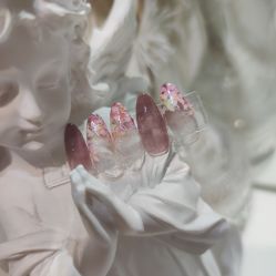 -花岐款式专研健康美甲沙龙