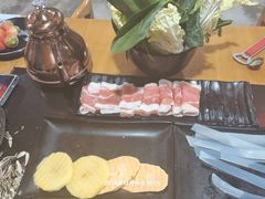 -果松木炭酸菜铜火锅·外婆参鸡汤