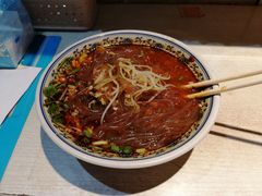 -爆炸头阿姨小四川正宗川味小吃(无任何分店)