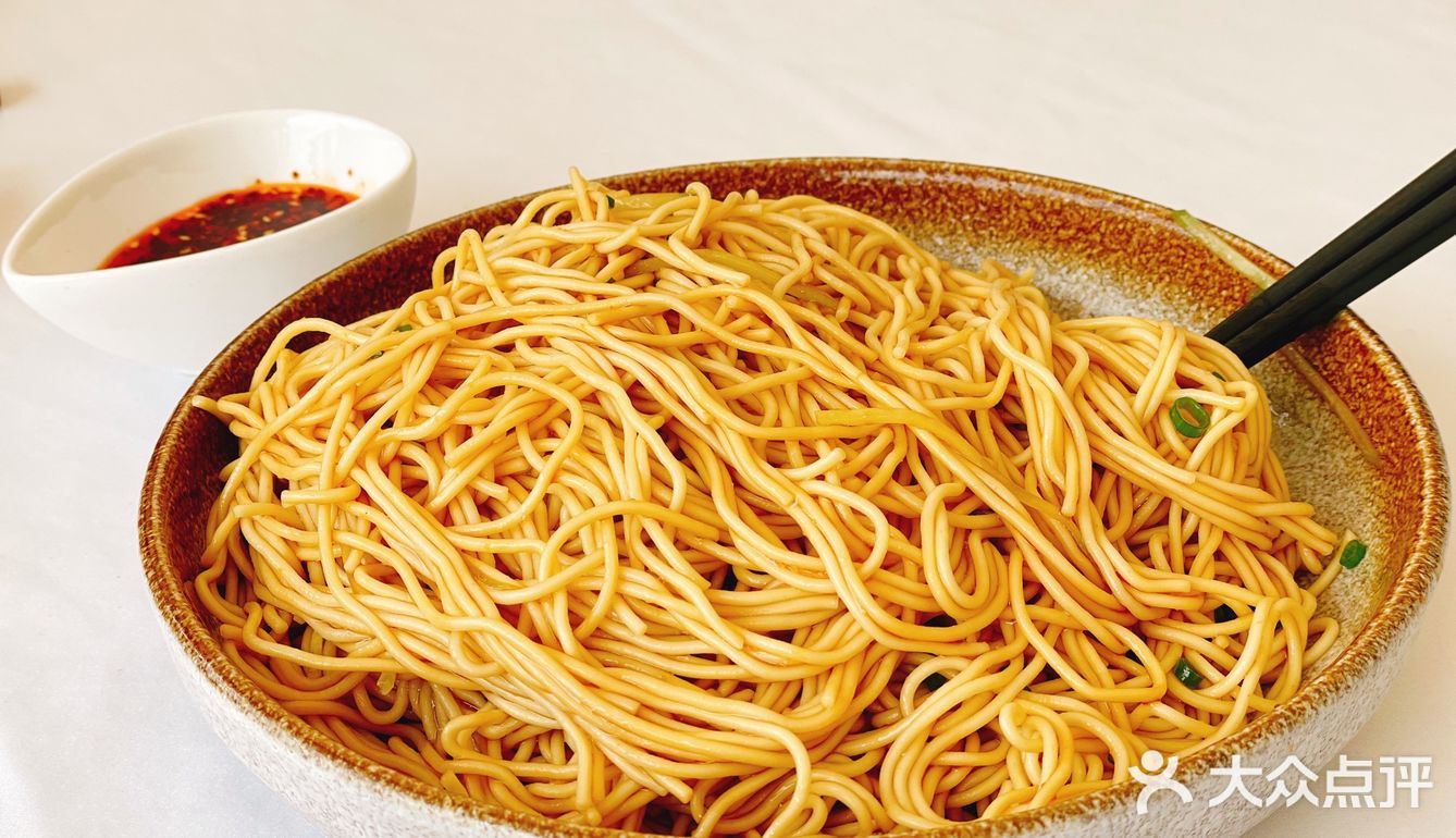 私房菜、葡萄酒和江边的风