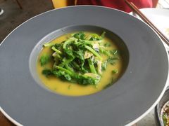 豌豆黄浸豌豆尖-半山腰·云南菜(侨福芳草地店)